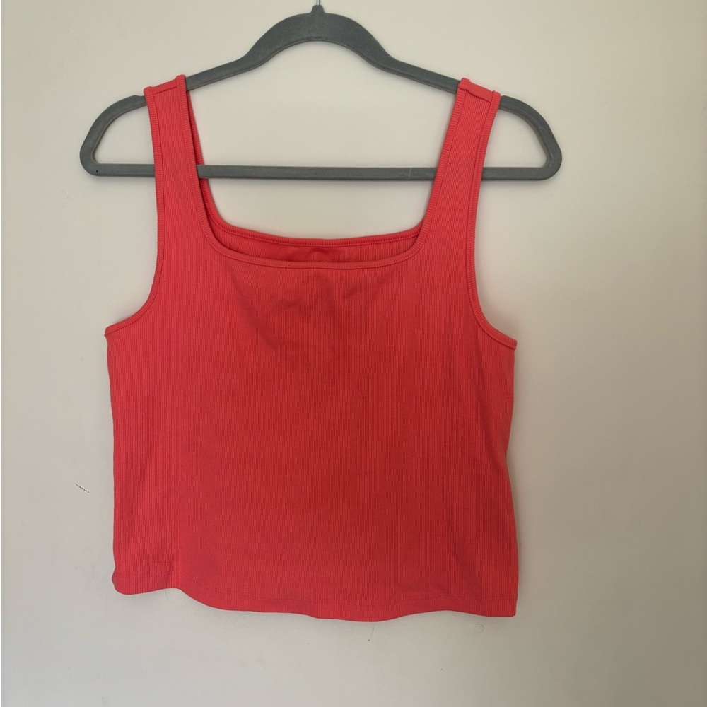 Adorable coral tank. Old Navy.
